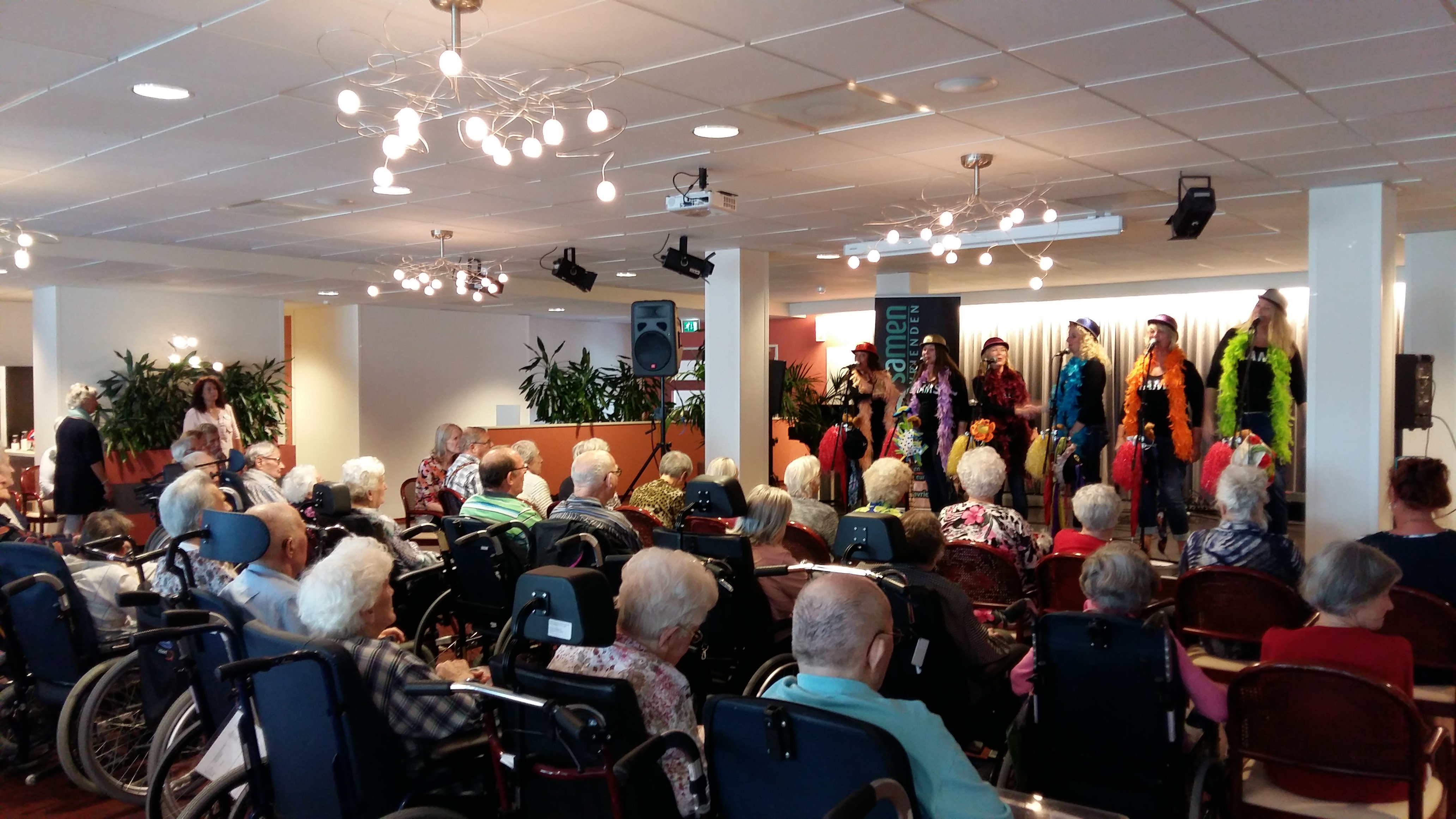 Optreden MAMS muziektheater in verpleeghuis  Magnushof