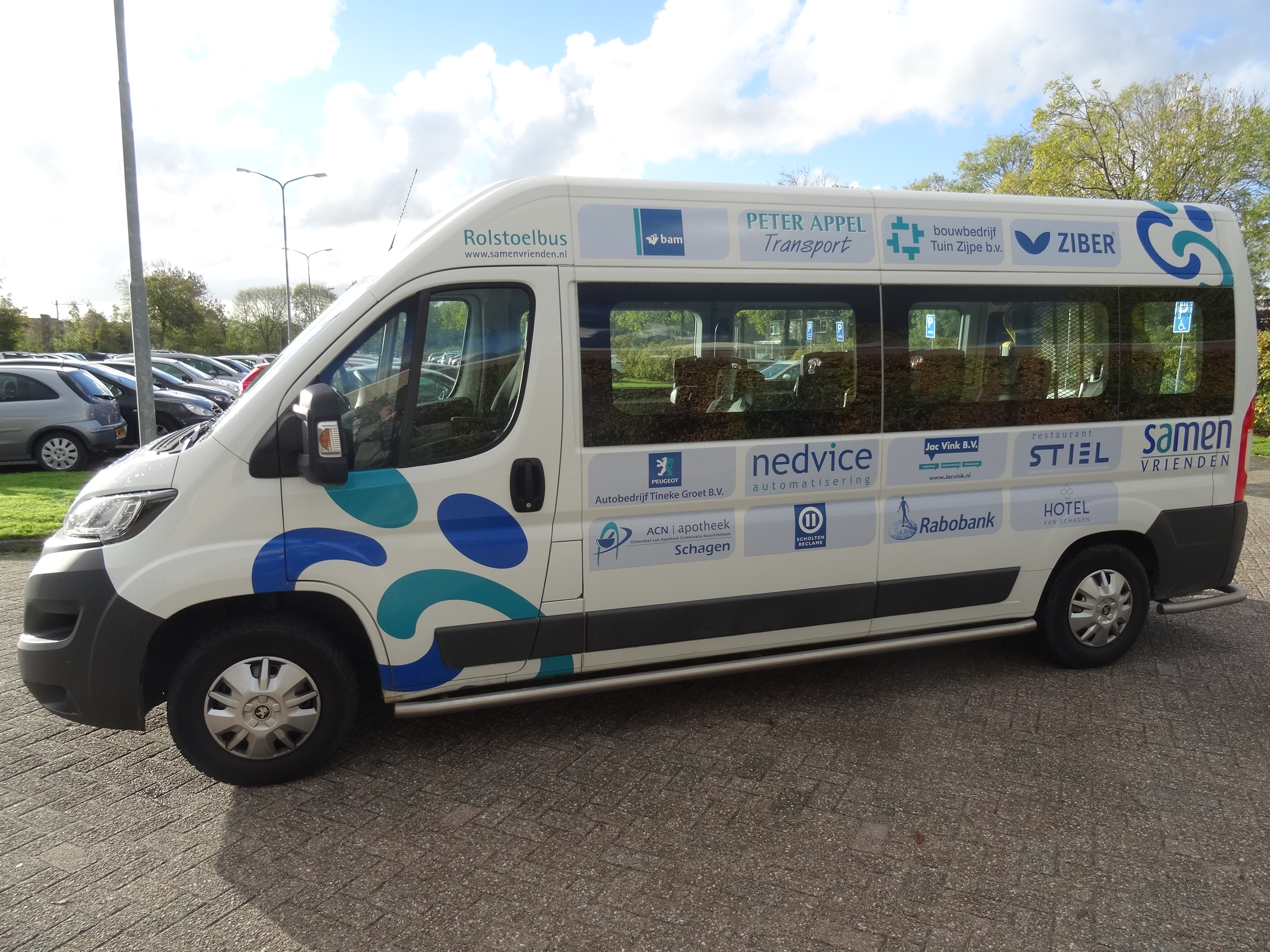 Nieuwe bussponsors zichtbaar 