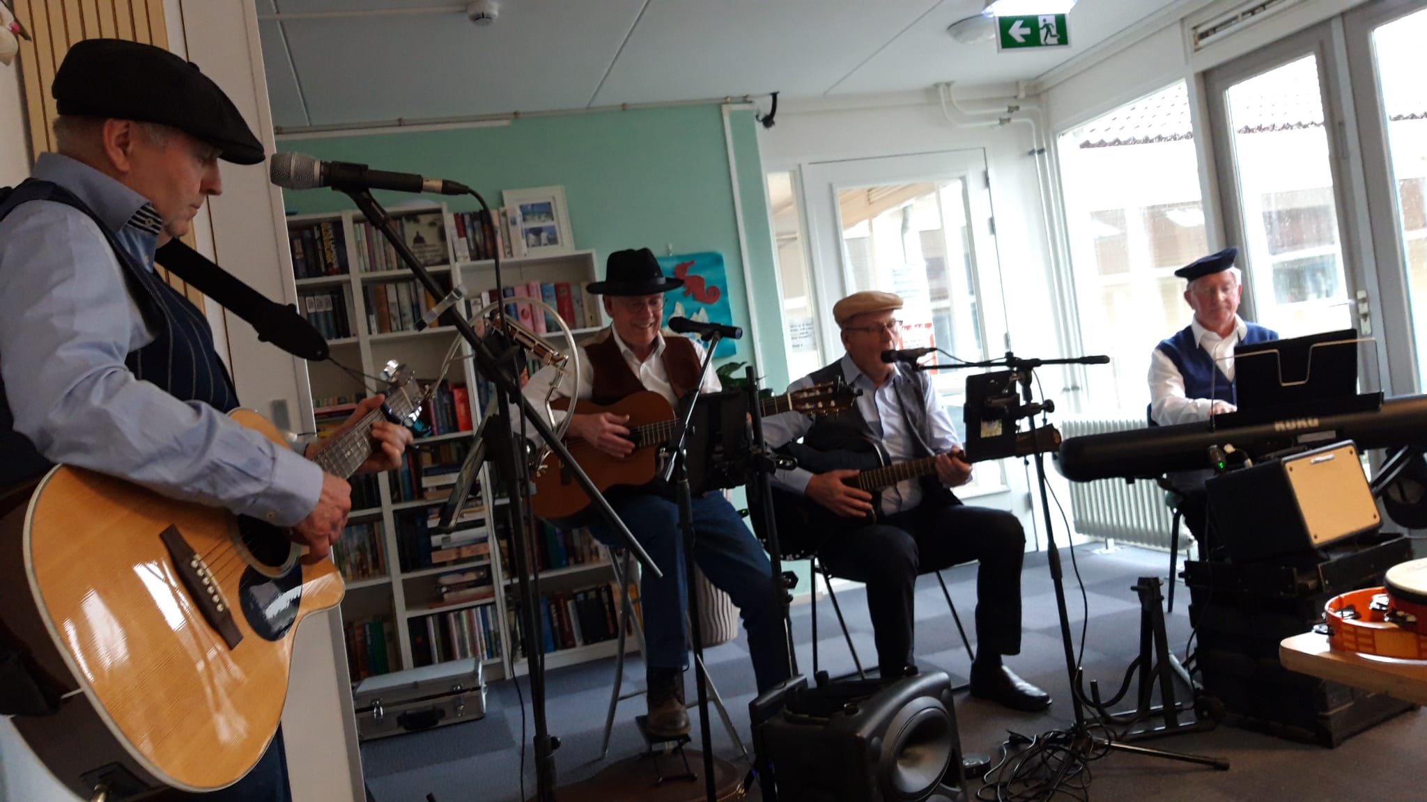 Optreden The Old Friends in buurtkamer van Huys ten Oghe.