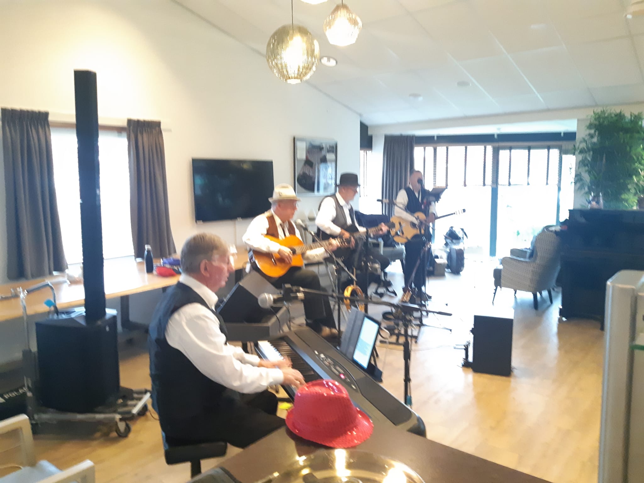 Op 9 februari traden The Old Friends op in de Zandstee 't Zand