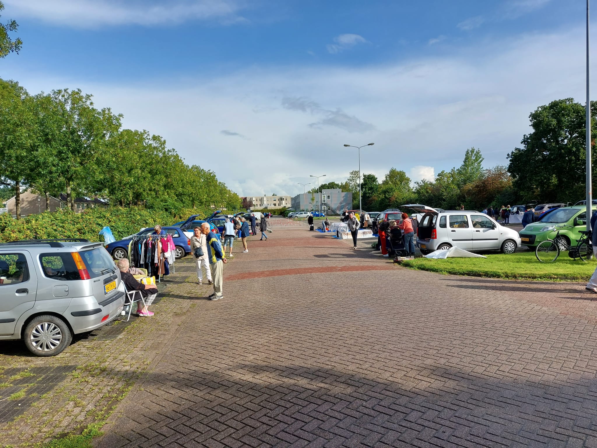 Het zonnetje liet zich zien op de kofferbakmarkt van 27 augustus 