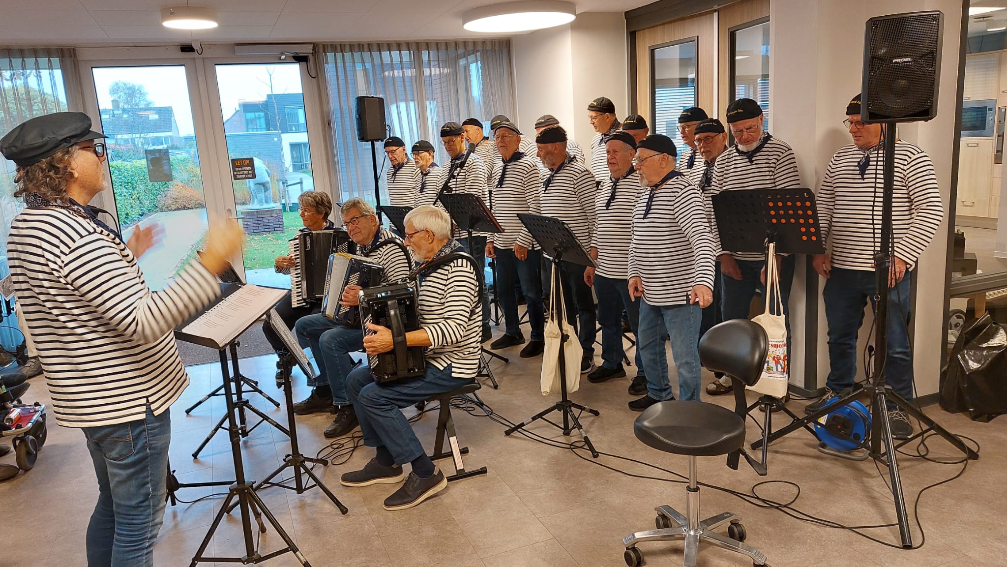 De Gesmeerde Kelen zongen op 6 november in Hippolytushoef